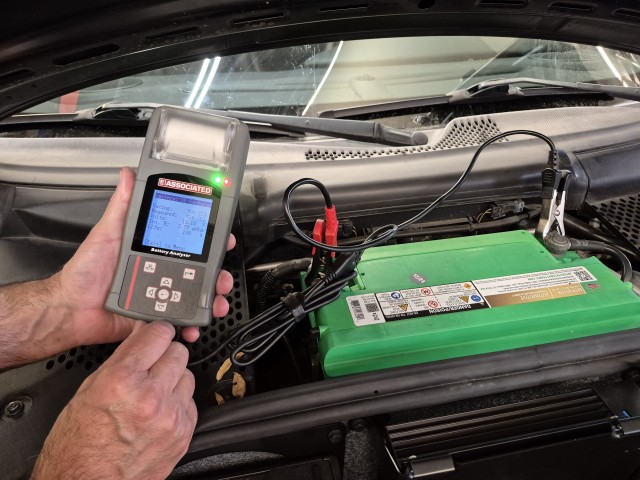 ASSOCIATED EQUIP Battery and System Tester